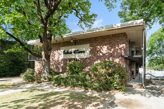 Building Photo - Celeste Manor - 1 Bedroom / 1 Bathroom, Updated