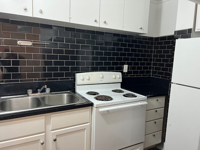 Building Photo - 68 E 200 S