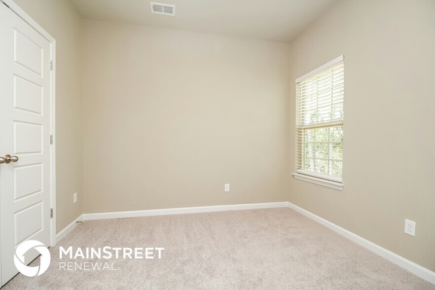 Building Photo - 109 Lyndhurst Dr