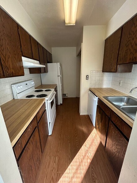 Building Photo - 808 Delaware Ave