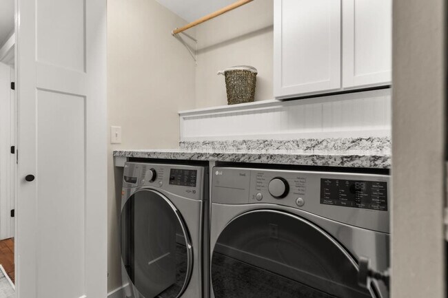 Building Photo - 29 Versailles Ave