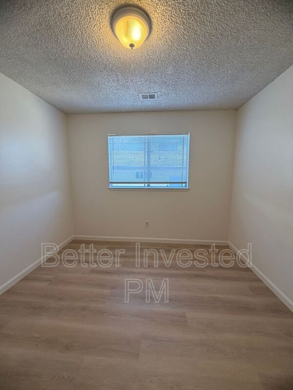 Building Photo - 304 Cooper Ln