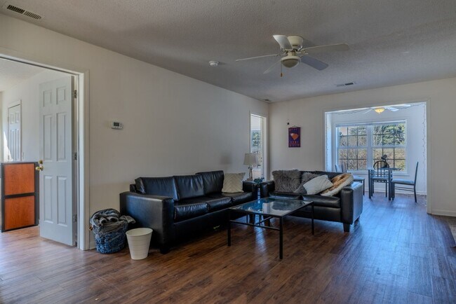 Building Photo - 102-L University Village