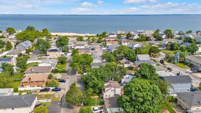 Building Photo - 13 7th St