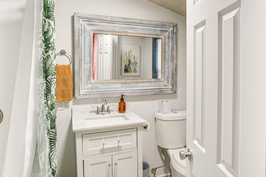 Bathroom - 4848 N 6th St
