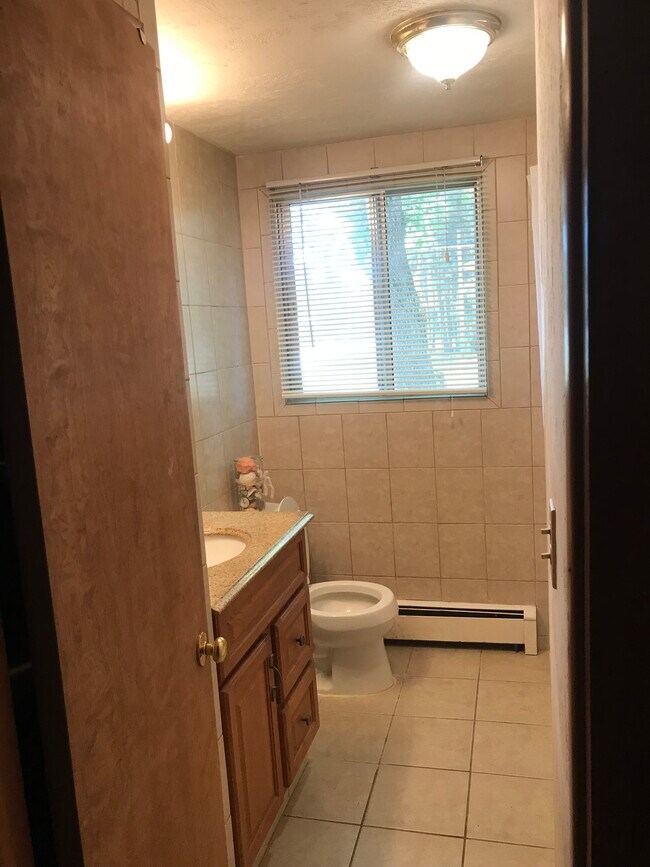 Building Photo - 518 E Cayuga St