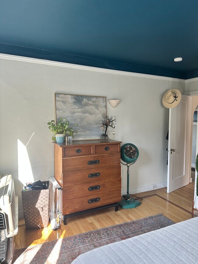 Building Photo - 890 Cragmont Ave