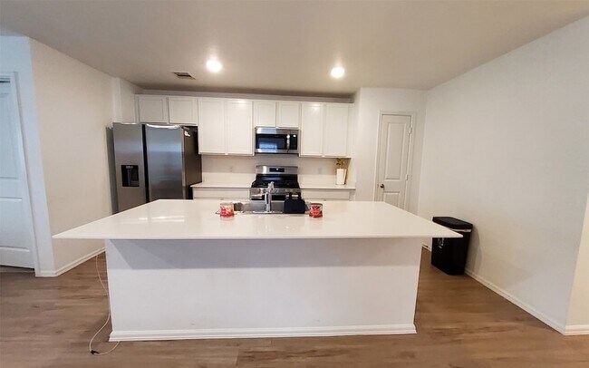 Building Photo - 27022 Breakaway Ln
