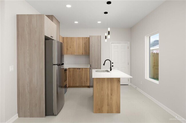 Building Photo - 21 Hilltop Ave