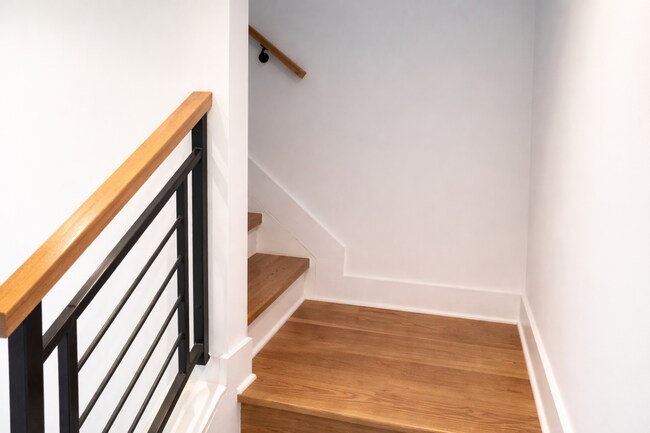 Building Photo - 727 Quebec Place NW