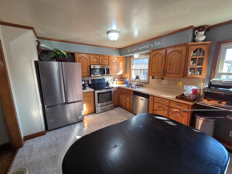 Building Photo - 2257 E Eichel Ave