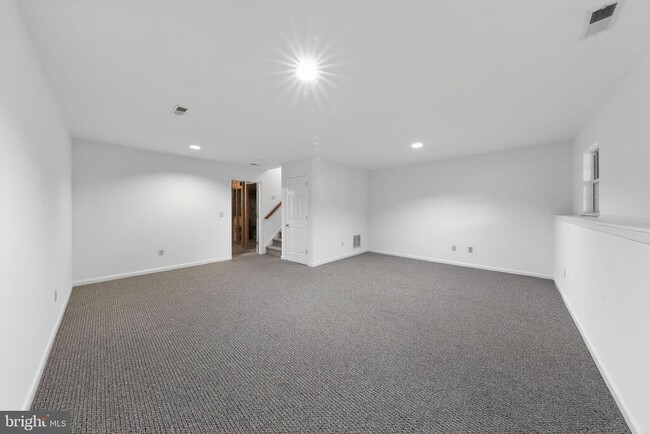 Building Photo - 409 Feather Dr