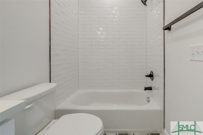 Building Photo - 1615 Le Grand St