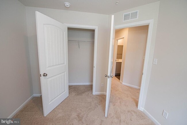 Building Photo - 128 Willowtree Ln