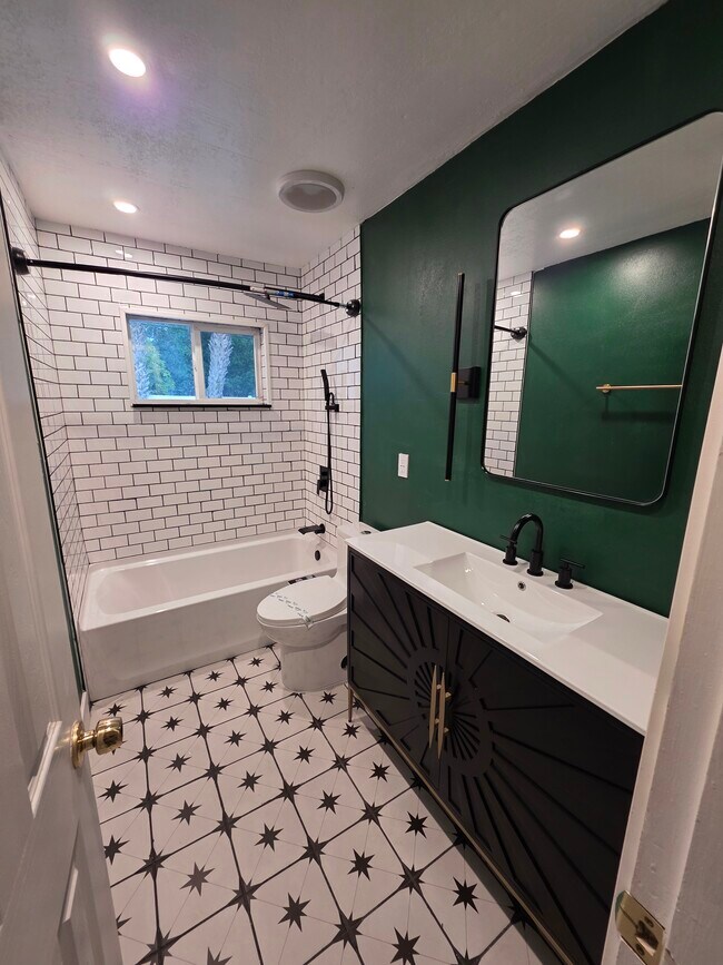 Building Photo - 370 Hunt Dr