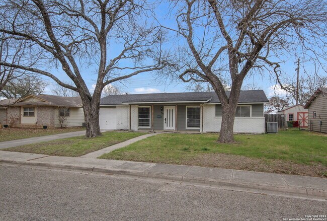 Building Photo - 300 Roanoke Dr