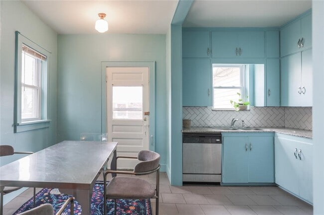 Building Photo - 2700 NW 17th St