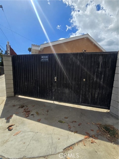 Building Photo - 999 Long Beach Blvd