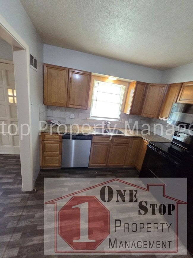 Building Photo - Beautiful 2 Bedroom 1 Bathroom in Lee Summit!