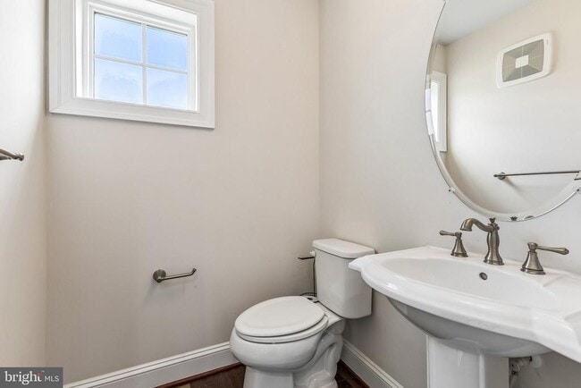 Building Photo - 42058 Barrymoore Pl