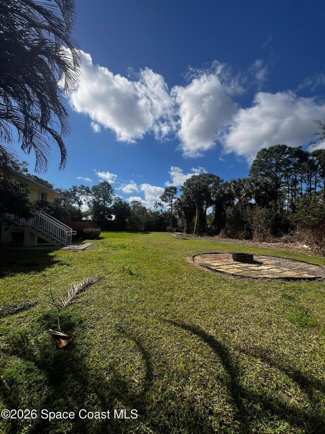 Building Photo - 11195 Roseland Rd