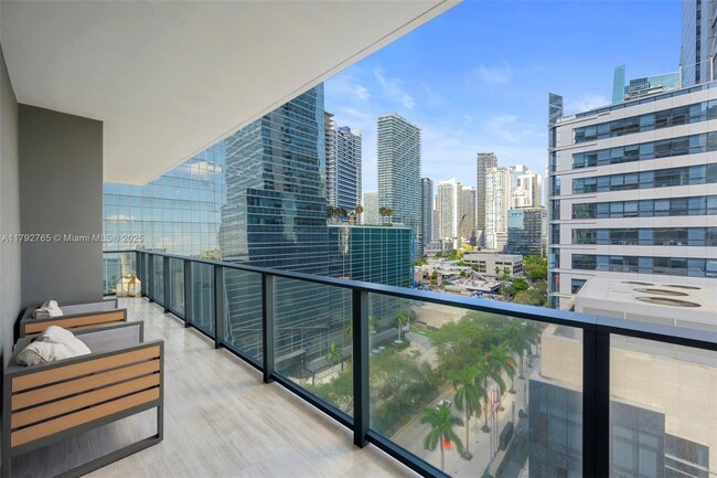 Building Photo - 1451 Brickell Ave