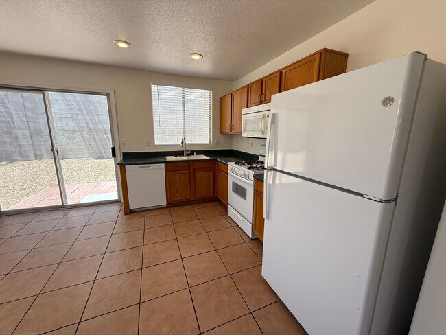 Building Photo - NEW Paint + NEW Carpet + NEW blinds + NEW ...
