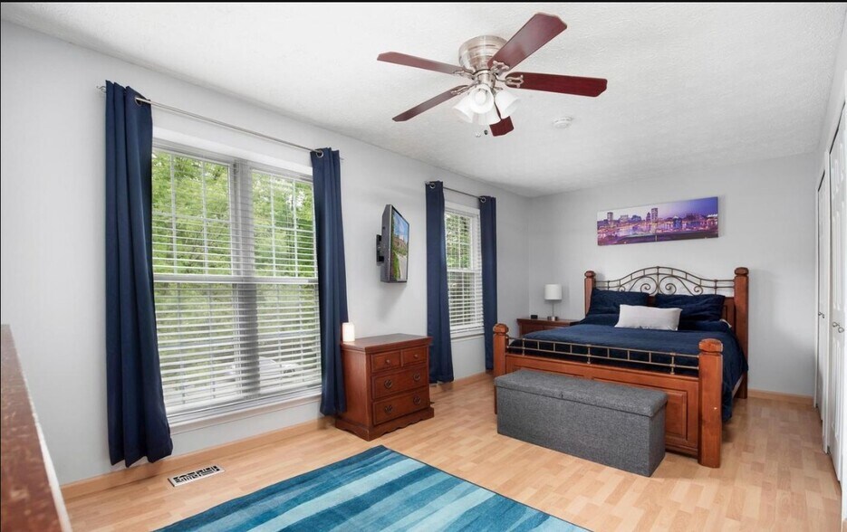 Building Photo - 9454 Fens Holw