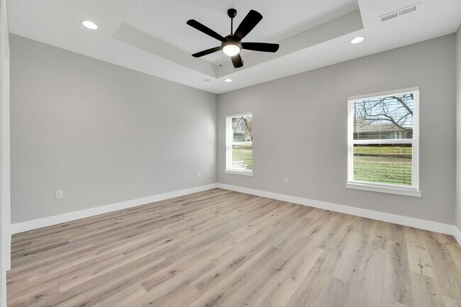 Building Photo - Hickory Village 55 Plus, LLC - 3700 E Cherry St Springfield, MO 65809