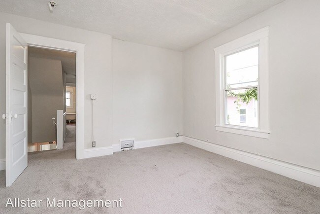 Building Photo - 2810 Woodbridge Ave