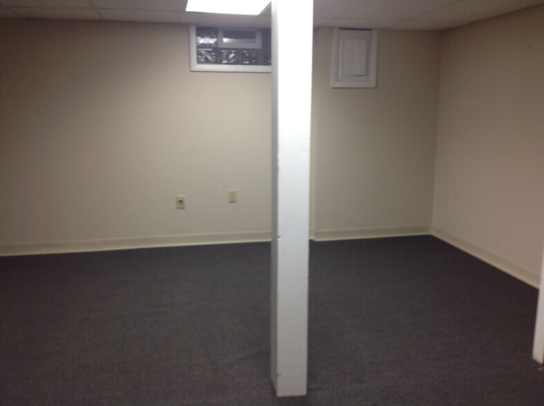 Finished basement - 17 Stoneledge Ct