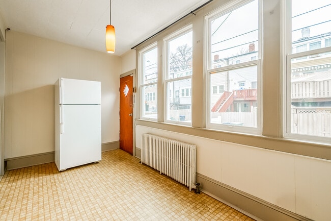 Building Photo - 1236 Oates St NE