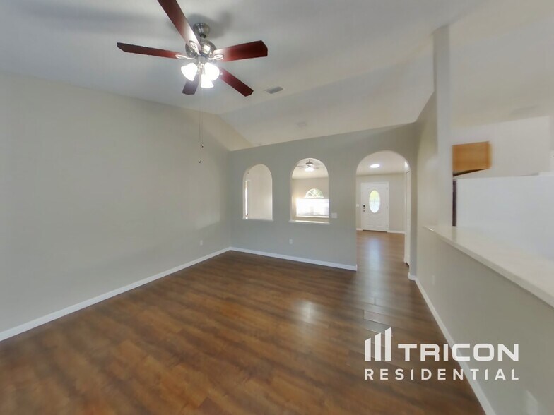 Building Photo - 9297 Oak Grove St