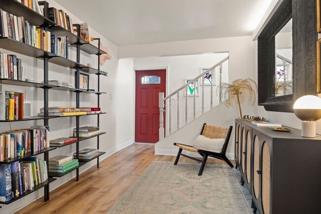 Building Photo - Ventura | Pierpont | 4 Bedroom + 3 Bathroom