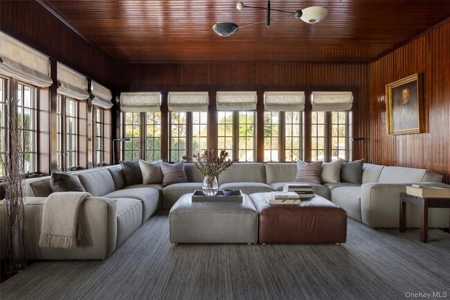 Building Photo - 4 Sandacres Rd