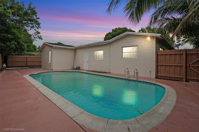 Building Photo - 4971 SW 7th Ct