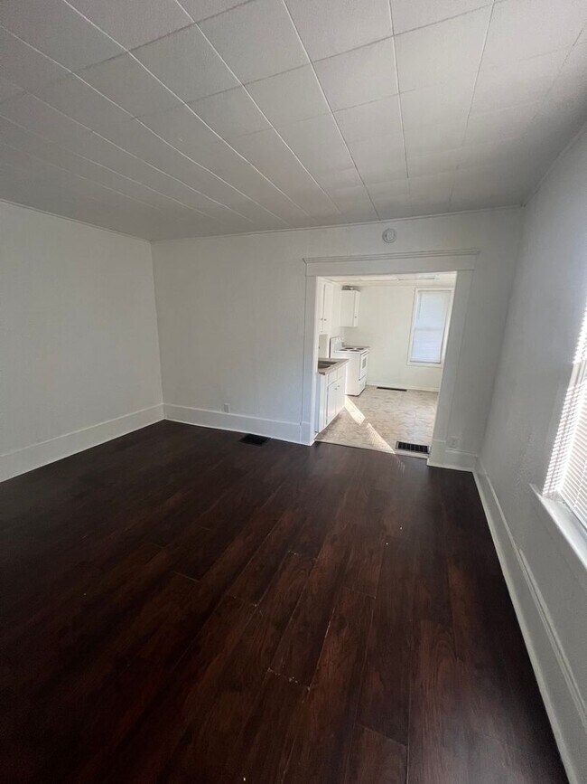 Building Photo - 229 S 8th St