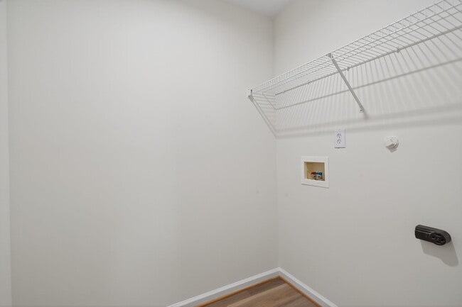 Building Photo - 3881 Shenandoah Dr