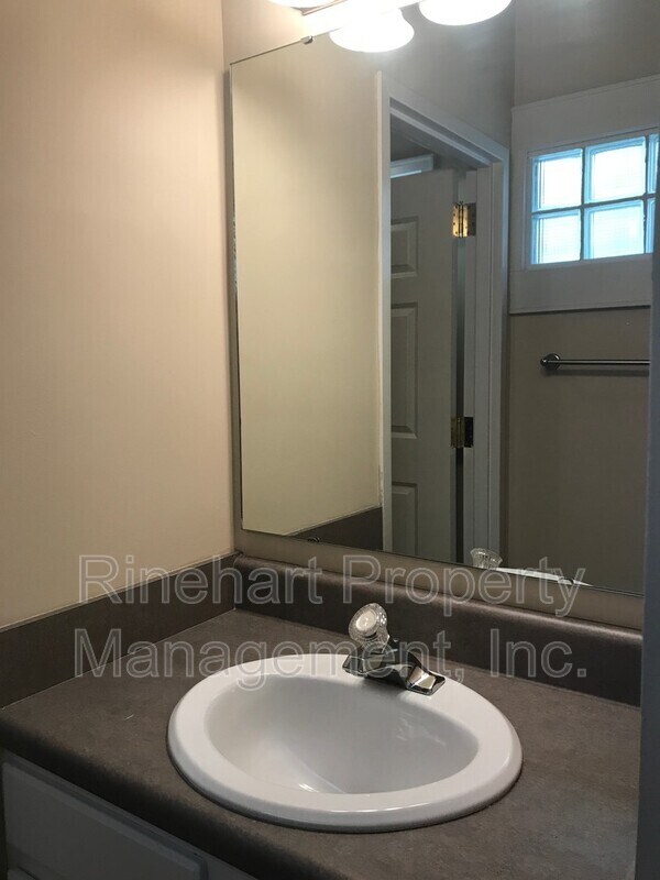 Building Photo - 210 E Main St