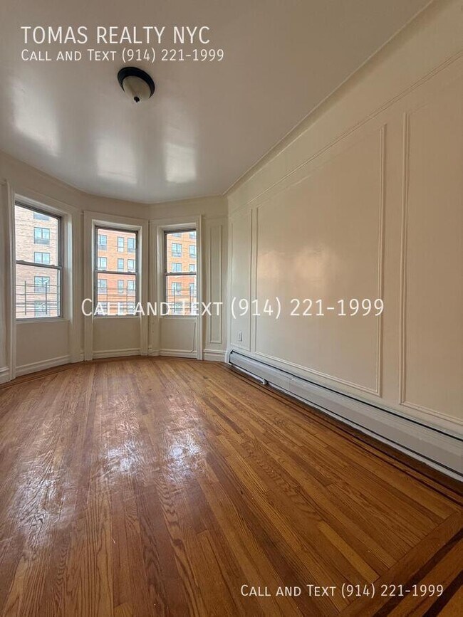 Building Photo - 776 E 233rd St