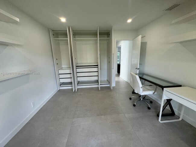 Building Photo - 21281 Hazelwood Ln