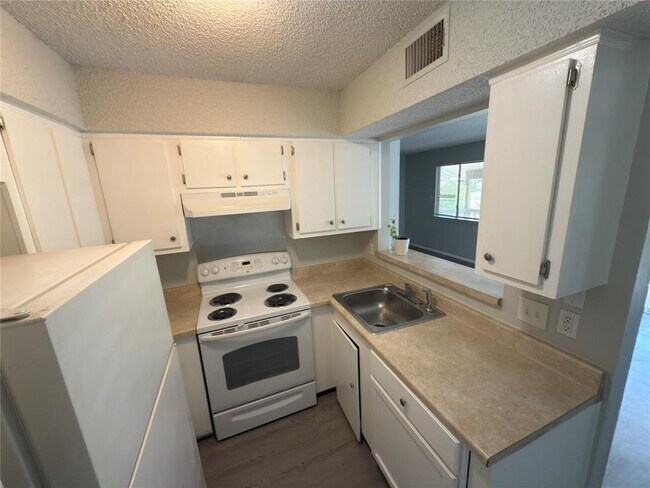 Building Photo - 8907 Parkfield Dr