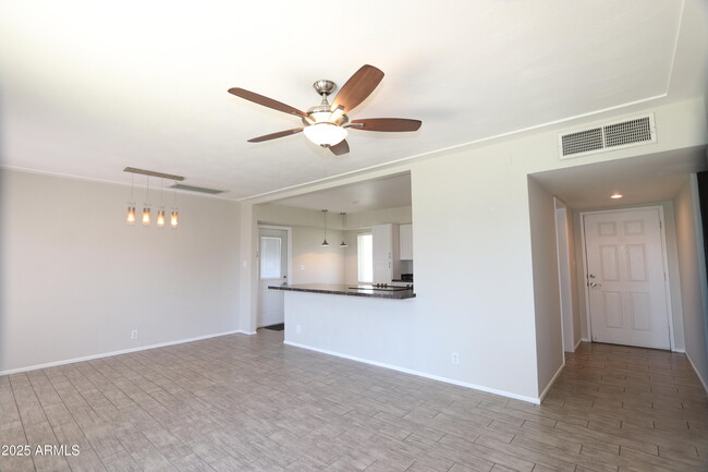 Building Photo - 6907 E Earll Dr