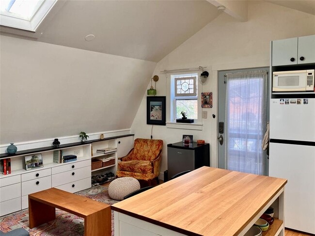 Building Photo - 2102 Travis Heights Blvd