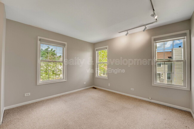 Building Photo - 293 Regal Ct