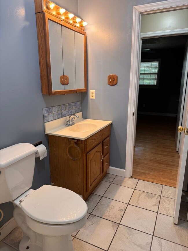 Building Photo - 3 Bed, 1 Bath Home located out in the country!