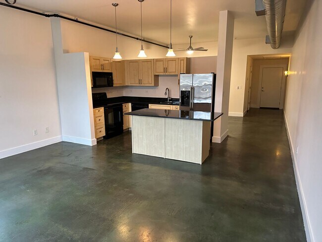 Primary Photo - Adorable Studio Apartment in Plaza Midwood!!