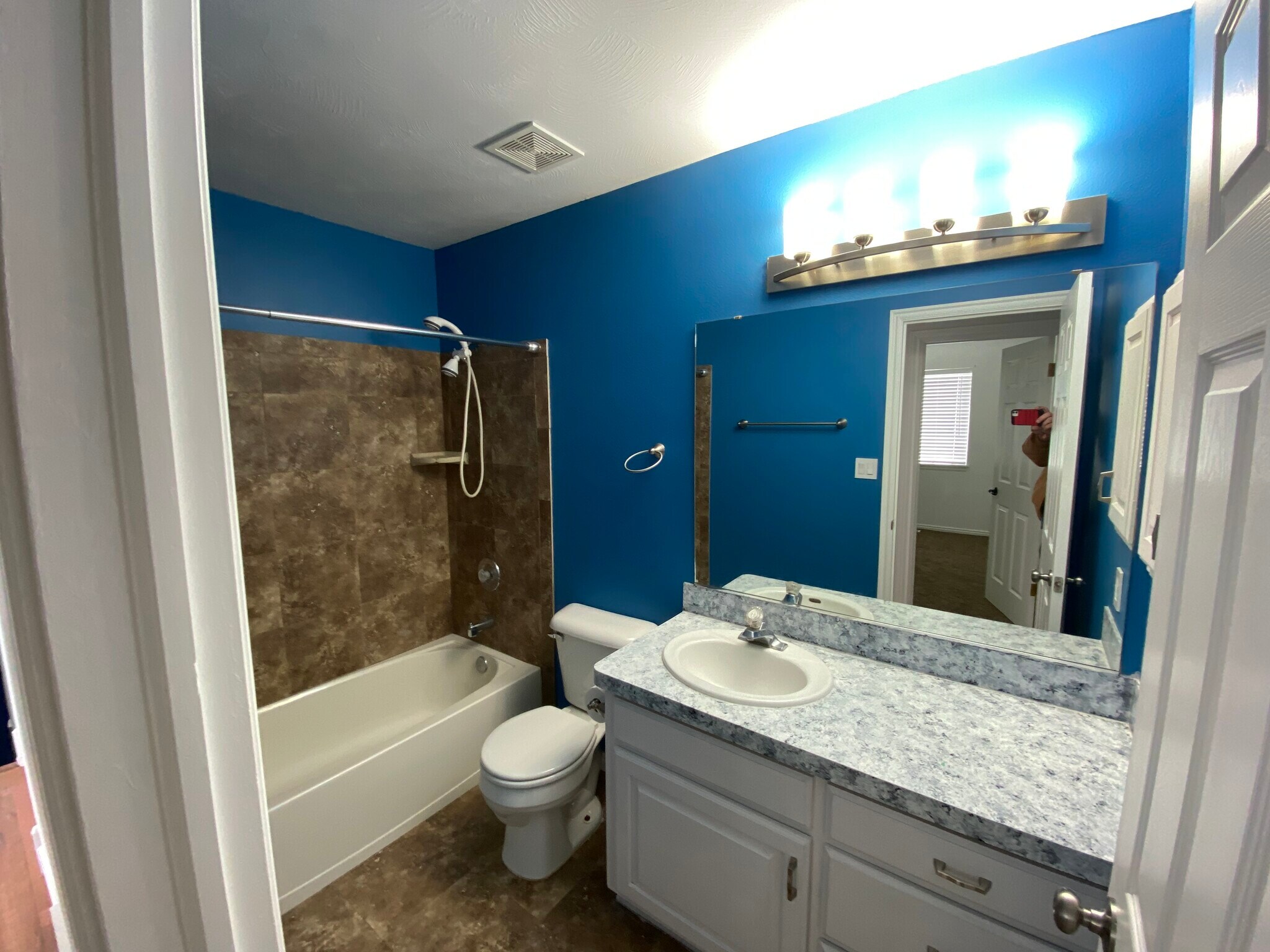 Main bathroom - 3081 Jackie Ct