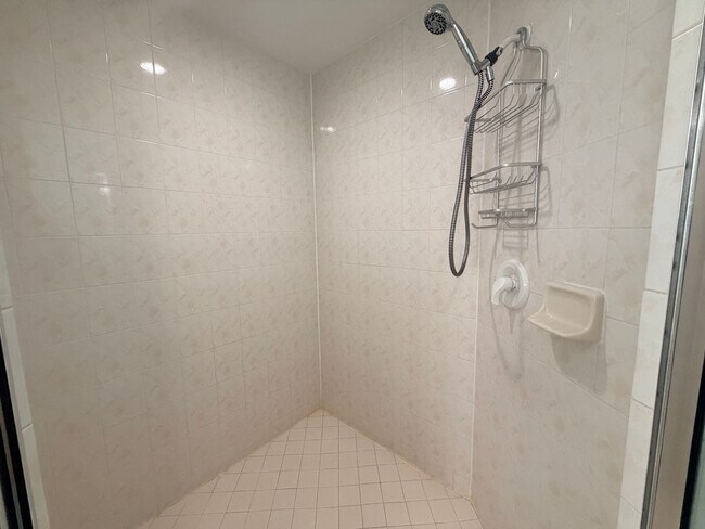 Building Photo - FIRST MONTH'S RENT FREE! 2/2 Condo in SW Cape Coral, Resort Style Living!