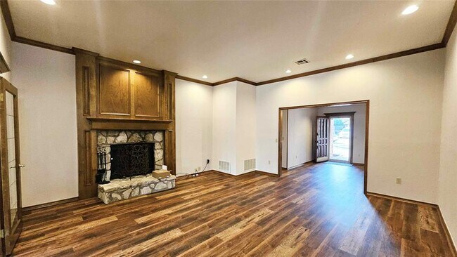 Building Photo - 1225 NW 198th St